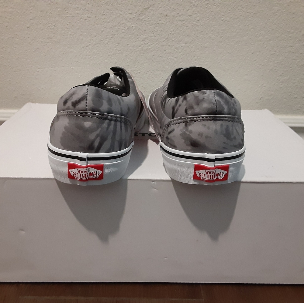 Vans - Picture 3 of 4